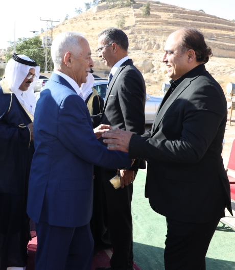 مندوبا عن الملك وولي العهد.... العيسوي يعزي عشيرة العدوان