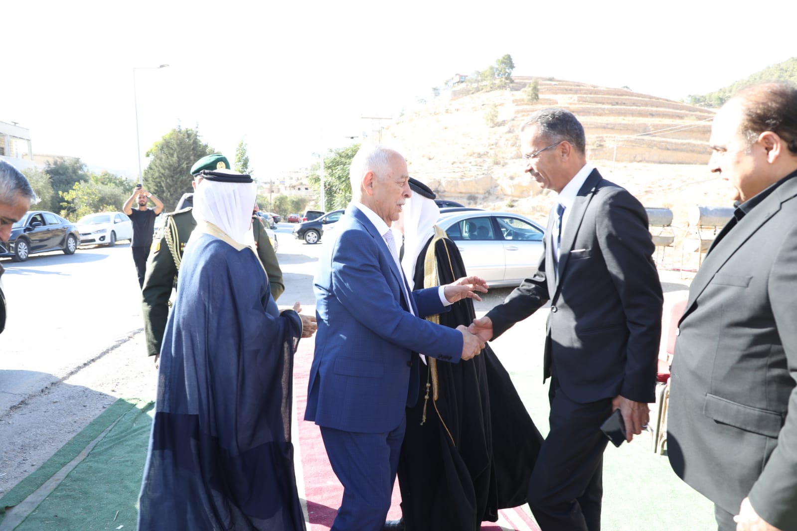 مندوبا عن الملك وولي العهد.... العيسوي يعزي عشيرة العدوان