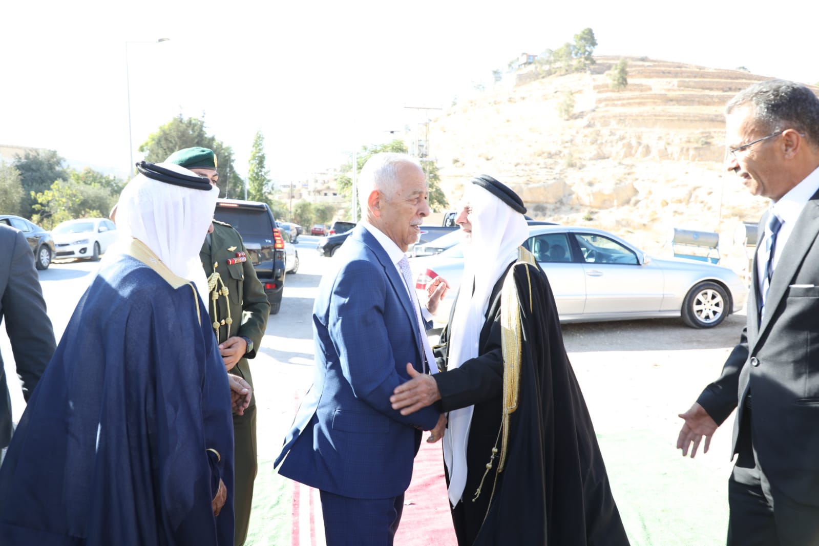 مندوبا عن الملك وولي العهد.... العيسوي يعزي عشيرة العدوان