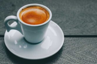 ماهو المكون الطبيعي مع القهوة يساعد على التخلص من الكرش