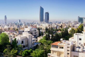 ارتفاع على درجات الحرارة اليوم مع ظهور بعض الغيوم على ارتفاعات منخفضة