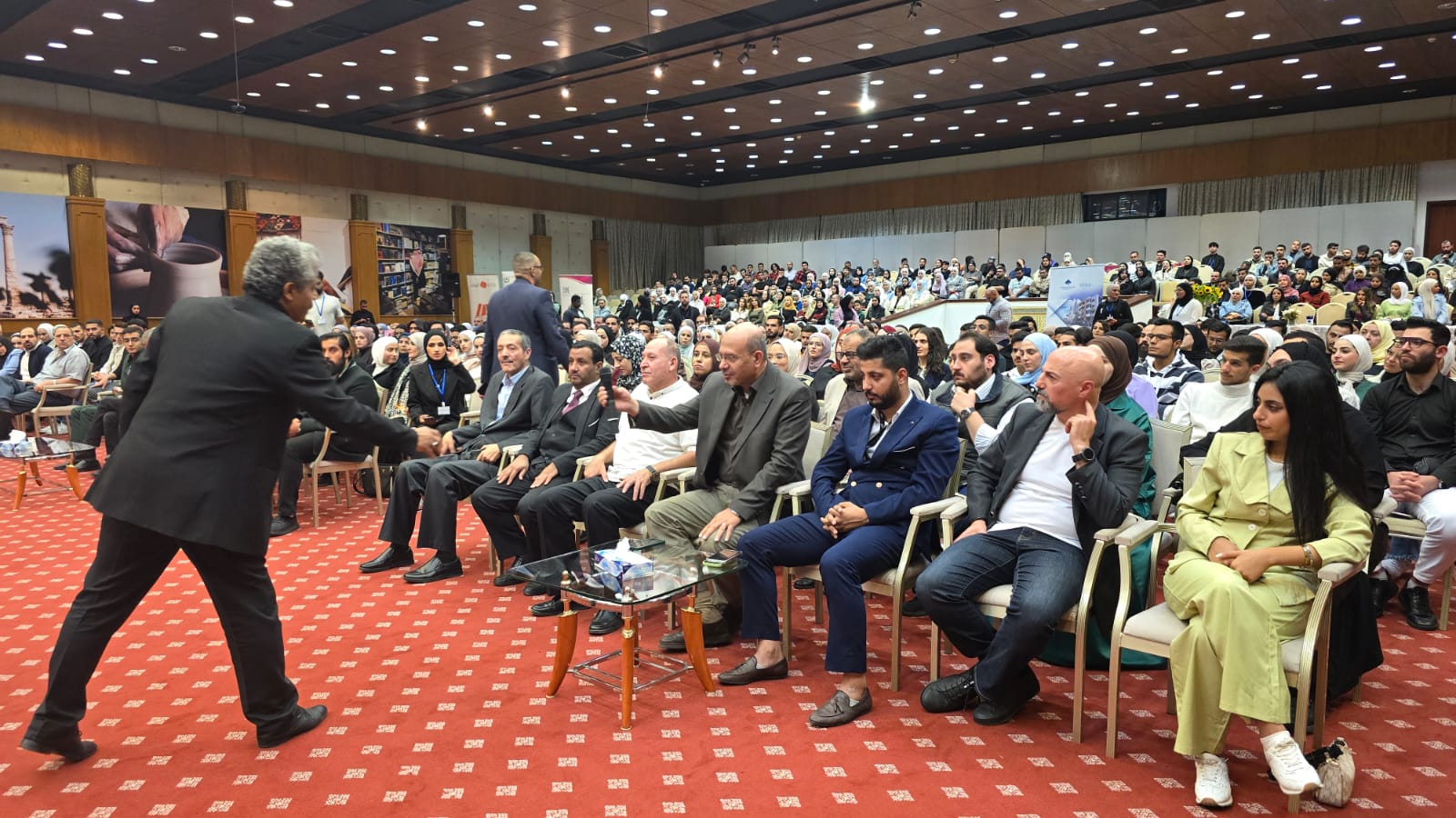 أكاديمية آن تنظم حفلاً شبابياً بعروض أدبية مميزة ومحاضرات توعوية
