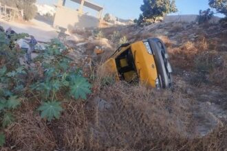 عاجل || إصابة 21 طالبا بسبب تدهور حافلة مدرسية في إربد
