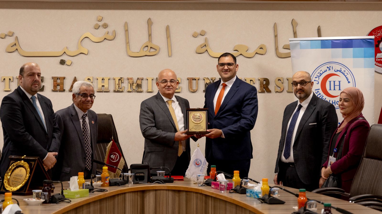 مستشفى الاستقلال توقع اتفاقية علاج مع الجامعة الهاشمية
