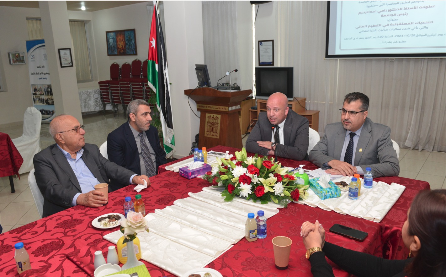 نادي جامعة البترا يعقد ندوة حوارية مع رئيس الجامعة أ.د. رامي عبد الرحيم حول "التحديات المستقبلية في قطاع التعليم العالي
