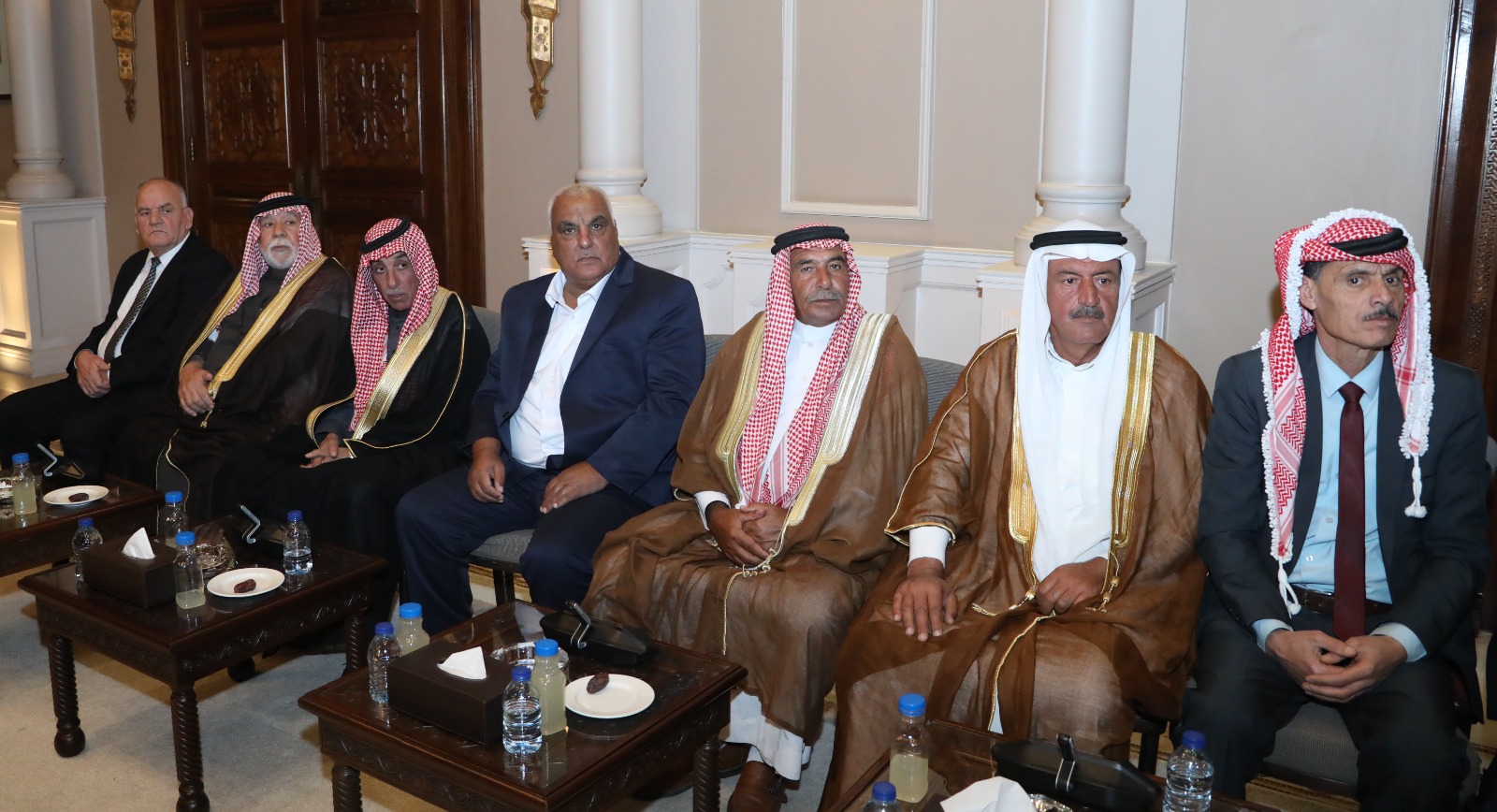 رئيس الديوان الملكي يلتقي وفدا من أعضاء مجالس محلية ومخاتير ووجهاء