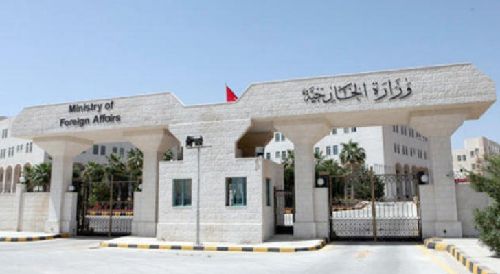 وزارة الخارجية ترحب بقرار ماكرون بوقف تصدير الأسلحة لإسرائيل