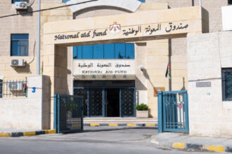 البريد الأردني يقدم دعمًا نقديًا شهريًا لمستفيدي "صندوق الوطنية"
