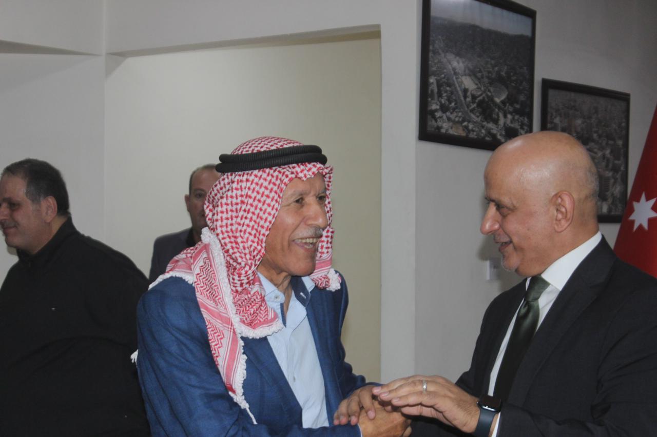 بالصور.. الحاج توفيق يتقبل التهاني بعضوية مجلس الأعيان