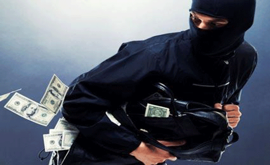 الأردن .. حكم قضائي بحق شخص سَلَب 76 ألف دينار من أحد البنوك