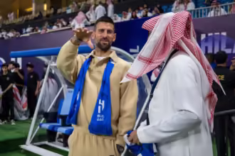 دجوكوفيتش يرتدي وشاح الهلال ويثير تفاعل واسع على منصات التواصل الاجتماعي