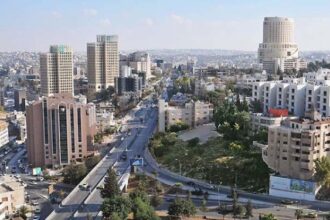 طقس خريفي و لطيف في معظم المناطق و معتدل في البحر الميت و العقبة