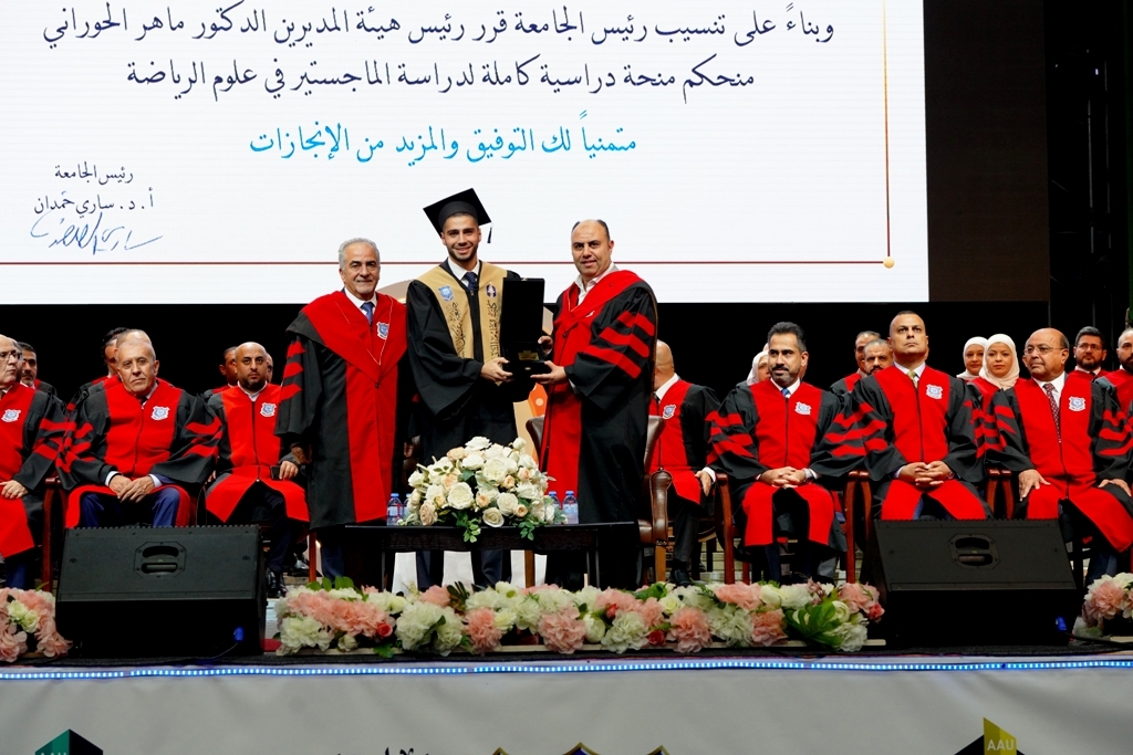 بالصور .. أ.د. حمدان يرعى حفل عمان الاهلية بتخريج طلبتها للفصل الصيفي