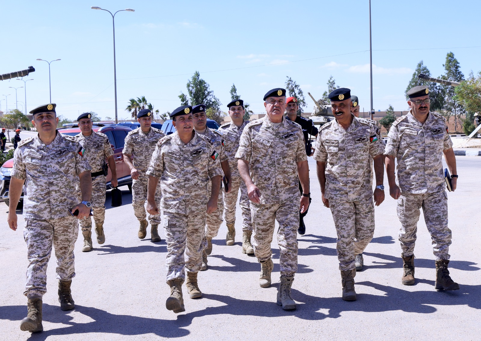 اللواء الركن الحنيطي يزور قيادة المنطقة العسكرية الوسطى