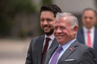 الملك يصل الرياض و ولي العهد السعودي الأمير محمد بن سلمان في مقدمة مستقبليه