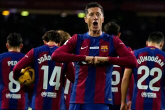 فليك يكشف عن قائمة برشلونة لمواجهة ريال مدريد في الكلاسيكو