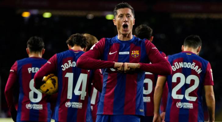 فليك يكشف عن قائمة برشلونة لمواجهة ريال مدريد في الكلاسيكو