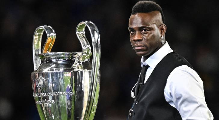 مدرب جنوى يعلن غياب بالوتيلي عن مواجهة فيورنتينا