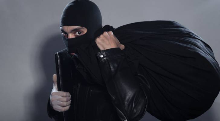 محكمة التمييز تصدق حكم السجن 10 سنوات بحق مُدان بسطو مسلح على بنك في الوحدات