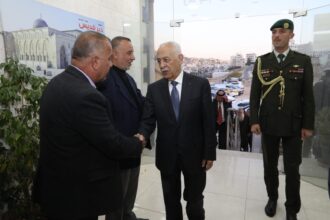 *مندوبا عن الملك وولي العهد.. العيسوي يعزي المعايطة والهبارنة والدوايمة*