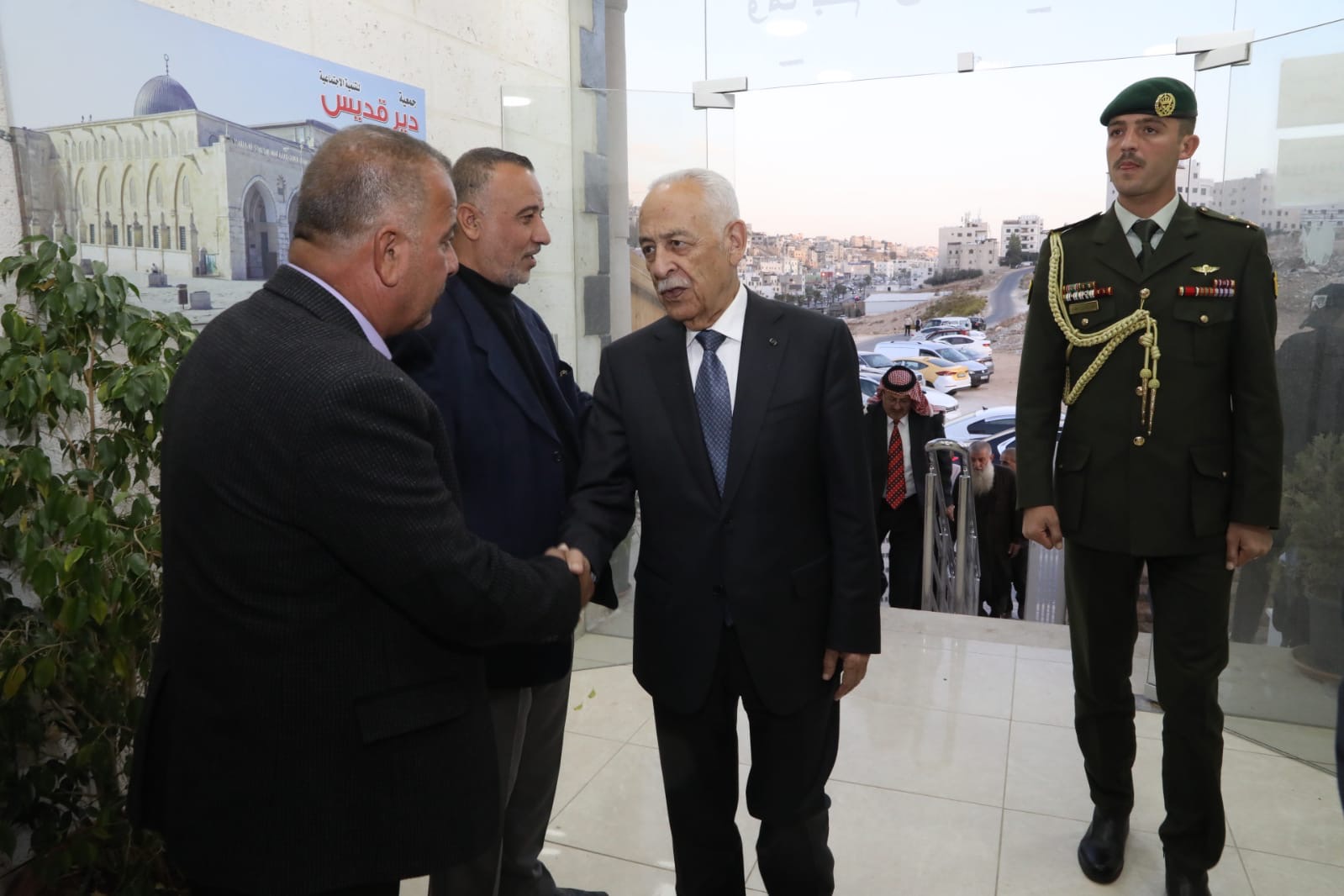*مندوبا عن الملك وولي العهد.. العيسوي يعزي المعايطة والهبارنة والدوايمة*