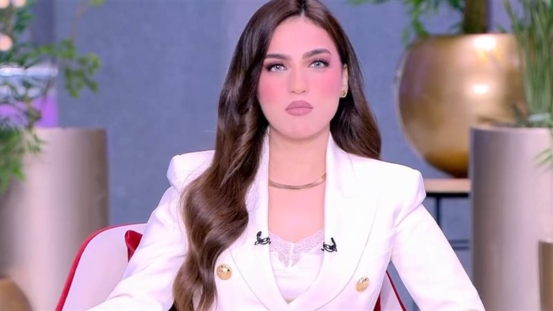 "اليد كطفاية سجائر بدلًا من طلب الطلاق ".. ياسمين عز تثير الجدل مجدداً