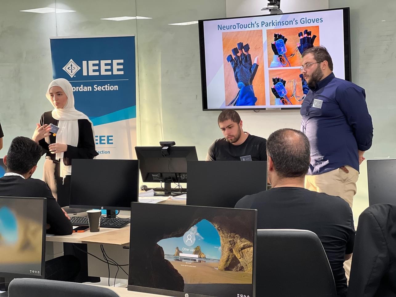 صورة حول : كلية تكنولوجيا المعلومات في جامعة البترا تحقق المركز الأول على مستوى المملكة في مسابقة التحدي لإنترنت الأشياء والذكاء الاصطناعي كلية تكنولوجيا المعلومات في جامعة البترا تحقق المركز الأول على مستوى المملكة في مسابقة التحدي لإنترنت الأشياء والذكاء الاصطناعي