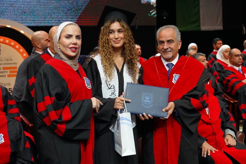 بالصور .. أ.د. حمدان يرعى حفل عمان الاهلية بتخريج طلبتها للفصل الصيفي