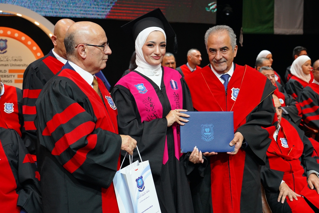 بالصور .. أ.د. حمدان يرعى حفل عمان الاهلية بتخريج طلبتها للفصل الصيفي