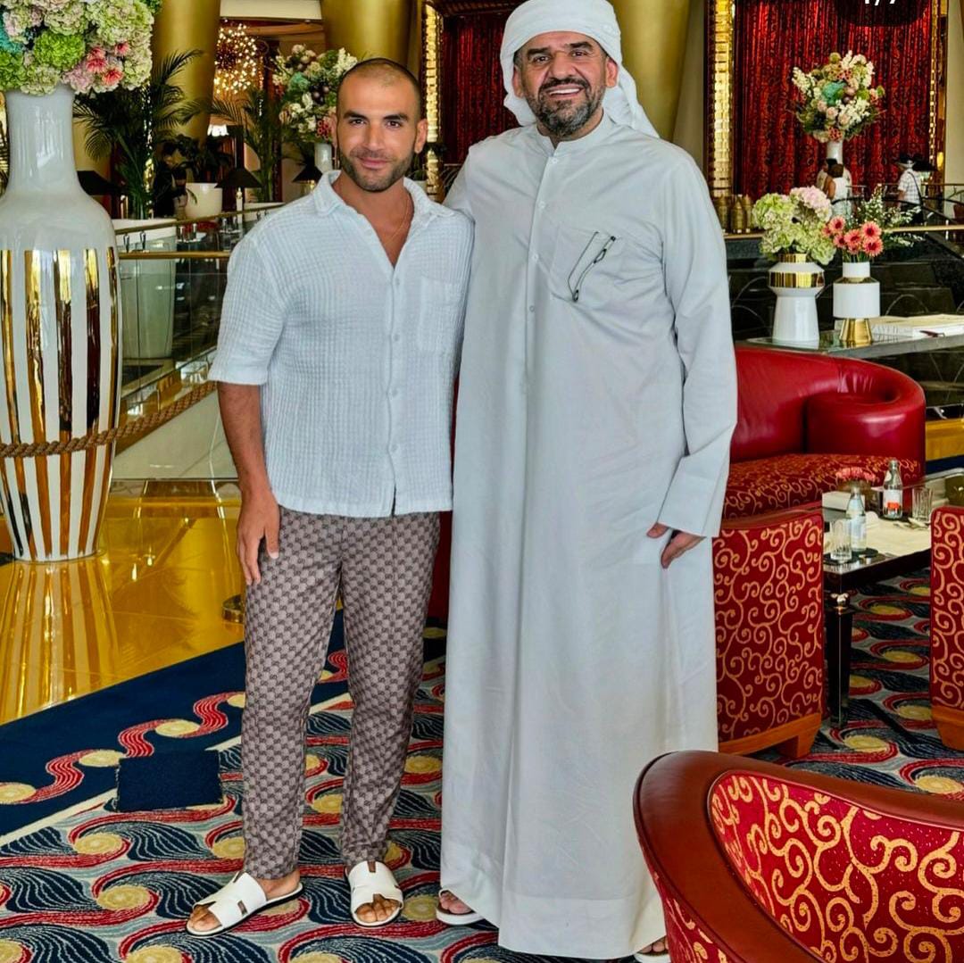 بلوغر إسرائيلي يلتقط صورة مع حسين الجسمي .. و الجسمي يرد على الانتقادات