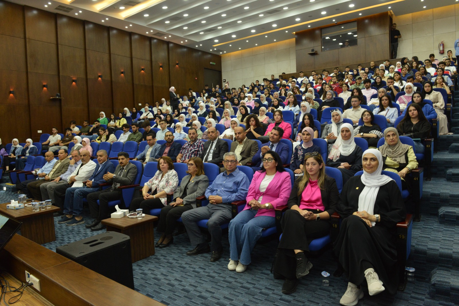 صورة حول : جامعة البترا تعقد اللقاء التنويري السنوي للترحيب بالطلبة الجدد للعام الجامعي 2024-2025 جامعة البترا تعقد اللقاء التنويري السنوي للترحيب بالطلبة الجدد للعام الجامعي 2024-2025