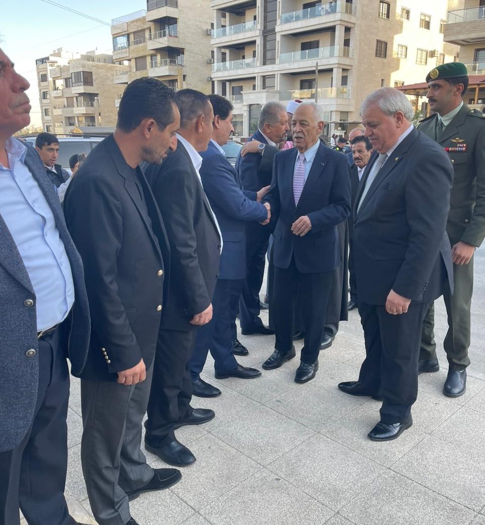 صورة حول : مندوبا عن الملك وولي العهد .. العيسوي يعزي عشيرة النصيرات مندوبا عن الملك وولي العهد .. العيسوي يعزي عشيرة النصيرات