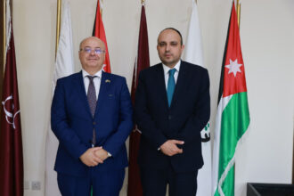 وزير الشباب يبحث تعزيز التعاون الشبابي مع السفير البلغاري