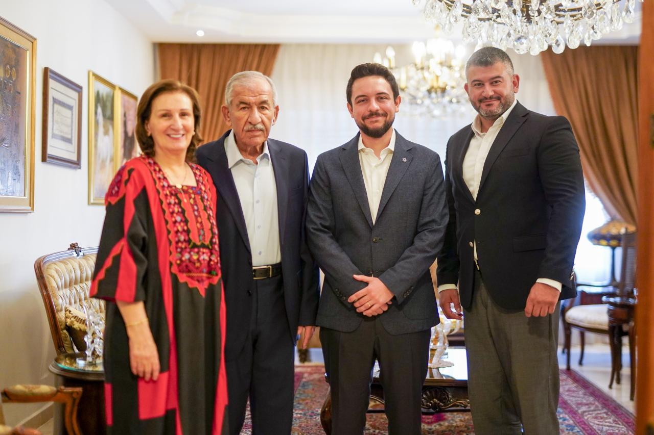 ولي العهد يزور الوزير الأسبق مازن الساكت للاطمئنان على صحته