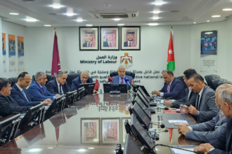 توقيع 5 عقود عمل جماعية لصالح عمال قطاع الكهرباء