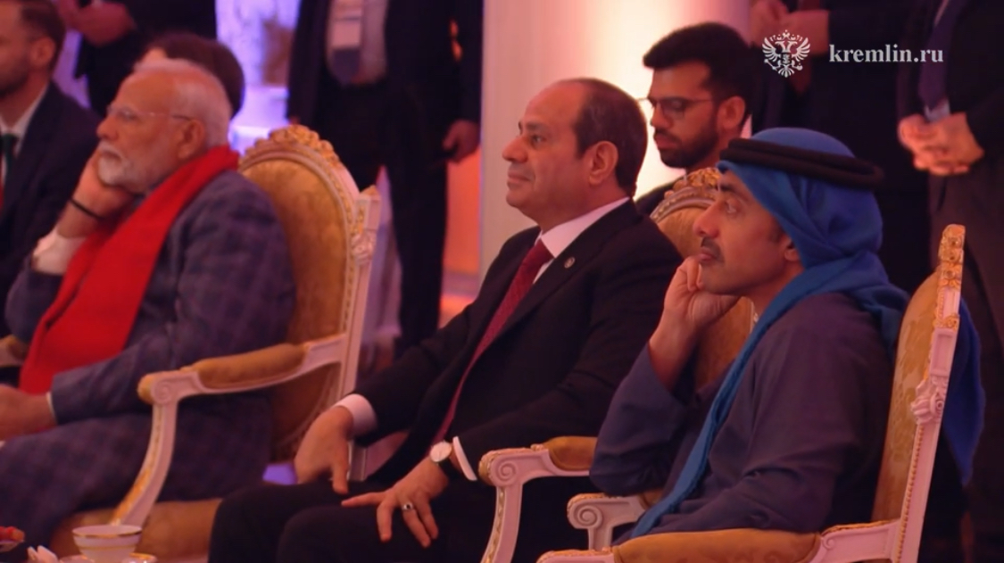 وزير الخارجية الإماراتي يتفاعل مع معزوفة “كالينكا” في قمة “بريكس” بقازان