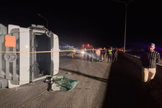 حادث انقلاب صهريج محمل بحامض الكبريت