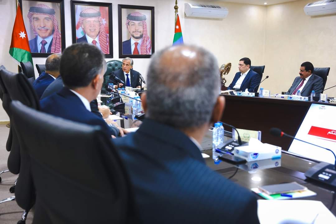 حسان يدعو إلى مأسسة المجالس التنفيذية في المحافظات ويؤكد أهمية تواصل المحافظين مع المواطنين