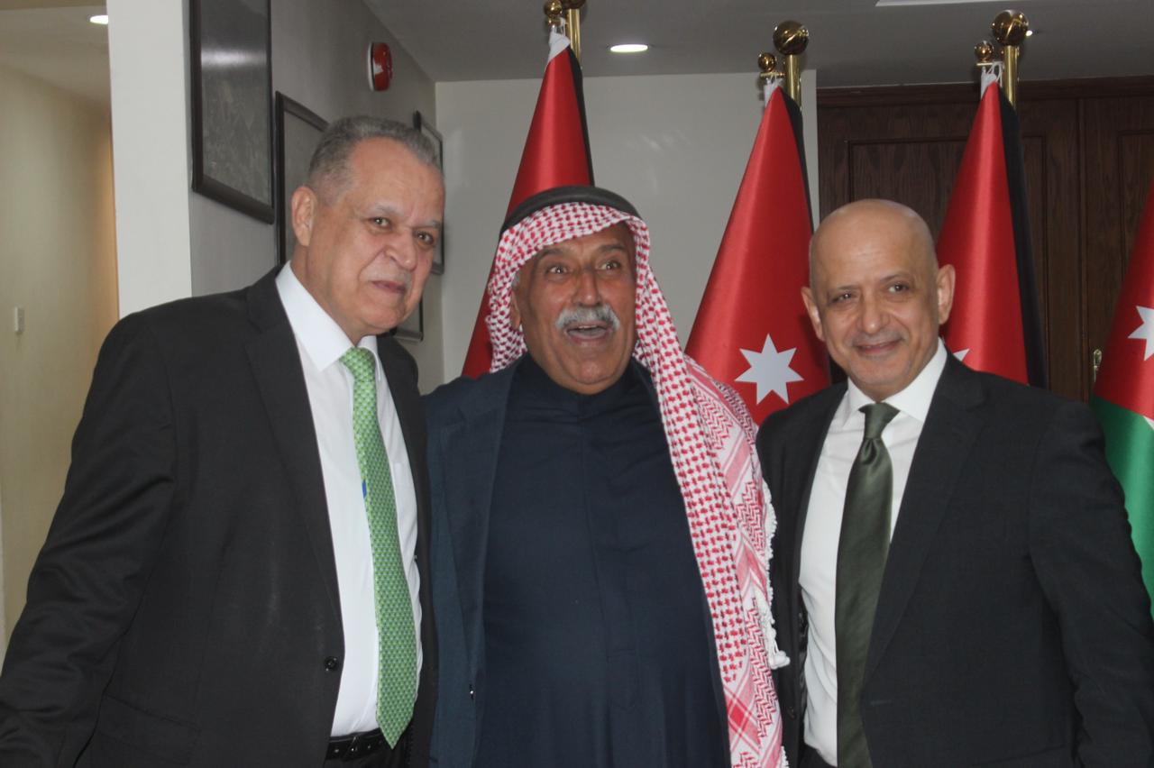بالصور.. الحاج توفيق يتقبل التهاني بعضوية مجلس الأعيان