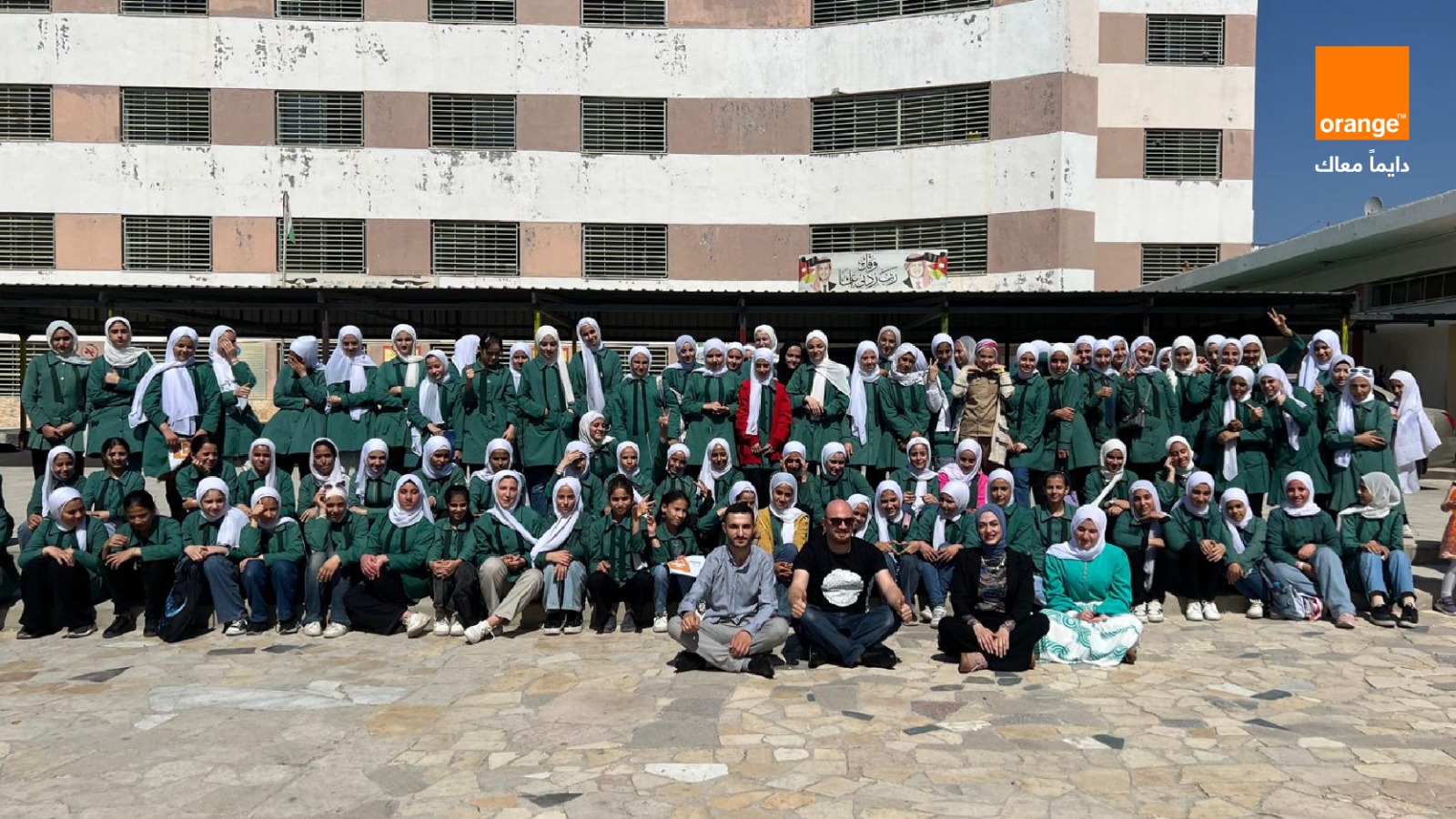 عقد بالشراكة مع مبادرة مدرستي طالبات مدرسة "خديجة بنت خويلد" يشاركن في يوم تفاعلي مع أورنج الأردن لاستكشاف العالم الرقمي ضمن الأيام الوظيفية
