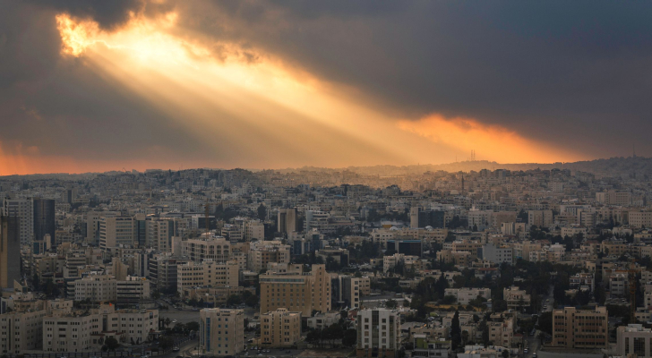 أجواء خريفية يومي السبت والأحد و انخفاض واضح بالحرارة