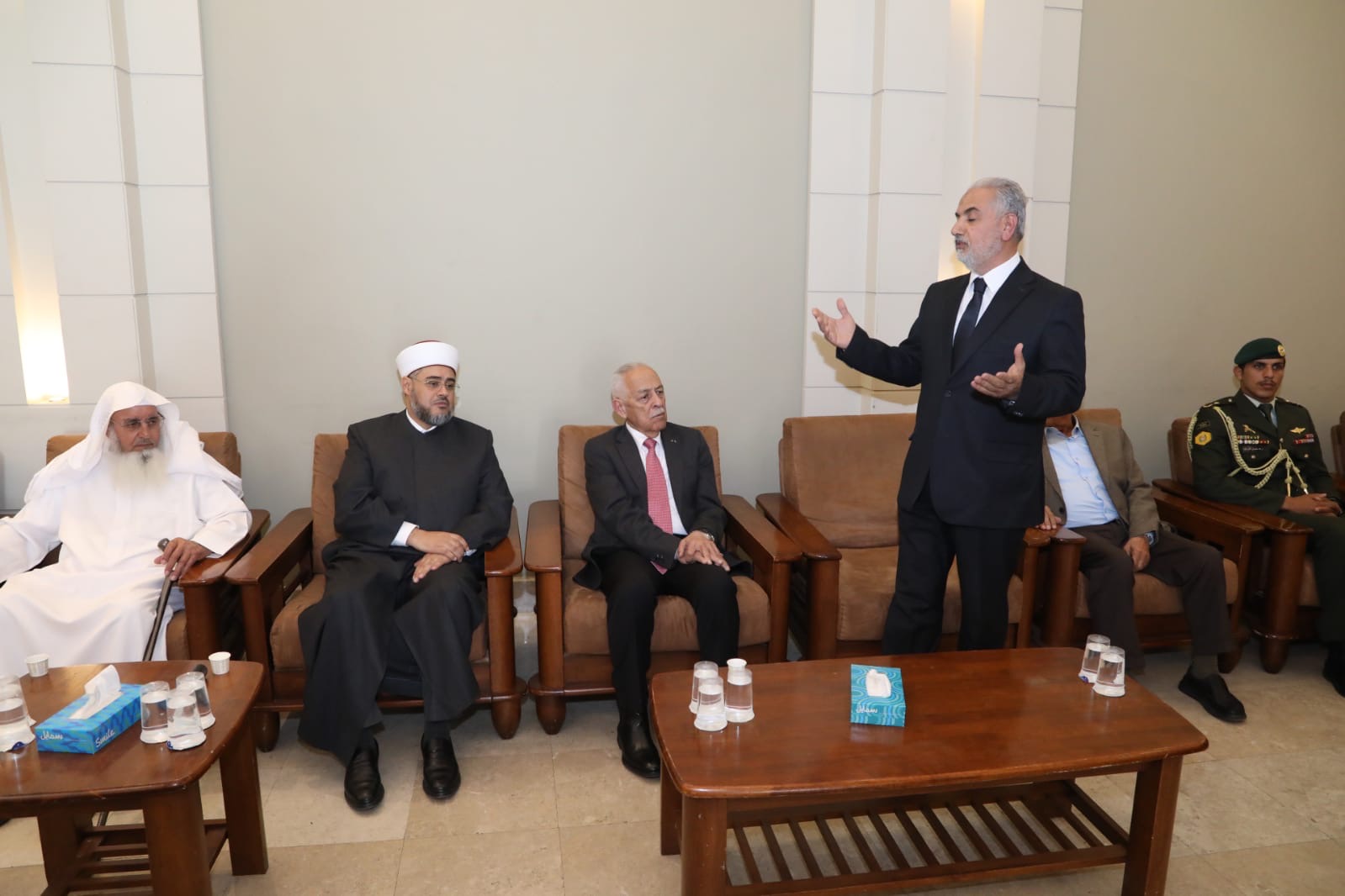 مندوبا عن الملك وولي العهد.. العيسوي يعزي القدومي والدباس