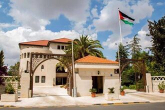 إحالة موظفين بالدولة للتقاعد وإنهاء خدمات آخرين .. أسماء