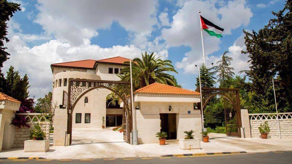 إحالة موظفين بالدولة للتقاعد وإنهاء خدمات آخرين .. أسماء