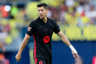 محتال ينصب على برشلونة بمليون يورو خلال انتقال ليفاندوفسكي