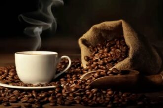 الصحة العالمية : الحد المسموح لشرب القهوة للبالغين 4 اكواب