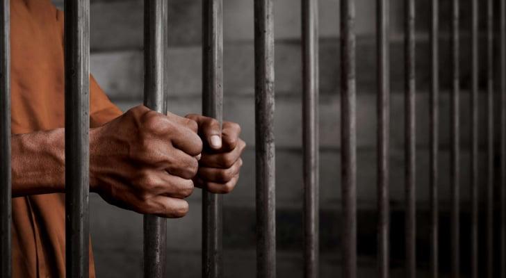 عاجل | محكمة عمان تدين متهمًا استولى على مركبة بهوية مزورة