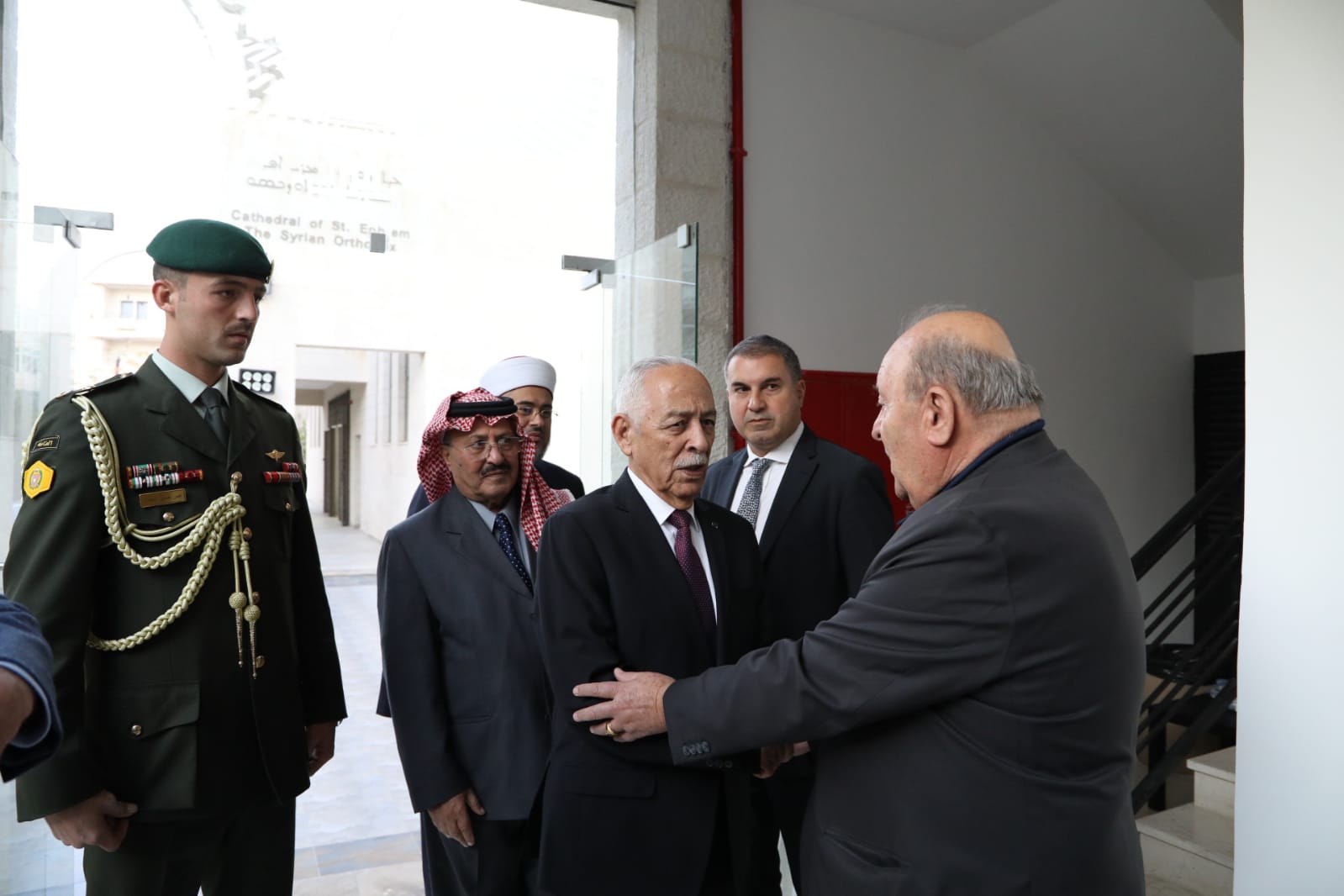 عاجل | مندوبا عن الملك وولي العهد.... العيسوي يعزي آل مشربش وعبدالنور والحناينة