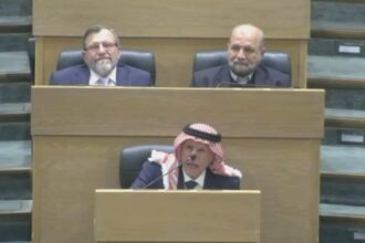 بالفيديو.. ما قاله النائب العرموطي للصفدي بعد فوزه برئاسة المجلس