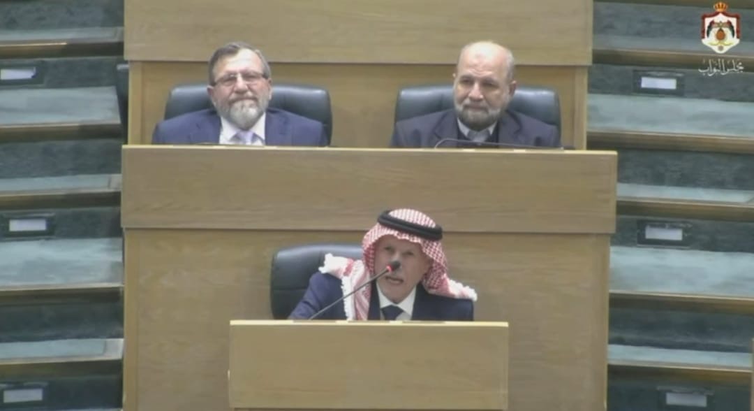 بالفيديو.. ما قاله النائب العرموطي للصفدي بعد فوزه برئاسة المجلس